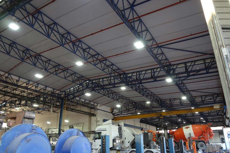 Luminaire LED industriel série E pour l’éclairage d’usine en Israël