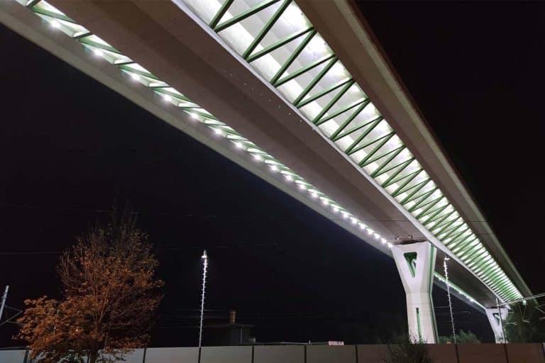 Projecteur led extérieur série HB pour l’éclairage d’un pont routier en Slovaquie