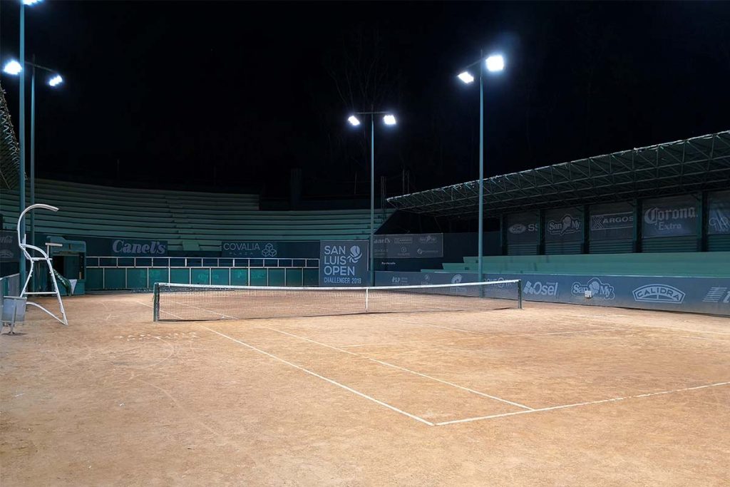 projecteur led pour terrain de tennis