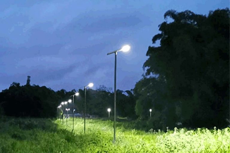 Série PV2 lampadaire solaire tout en un dans la montagne au Costa Rica