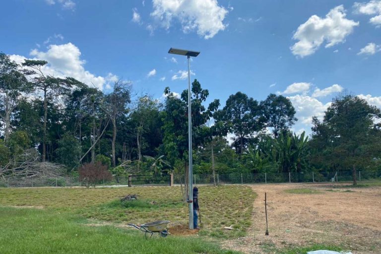Lampadaire solaire intégré série PV3 pour une ferme en Malaisie