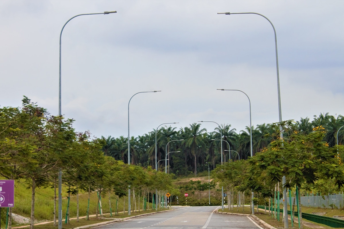 lampes eclairage public de la série H dans une zone résidentielle