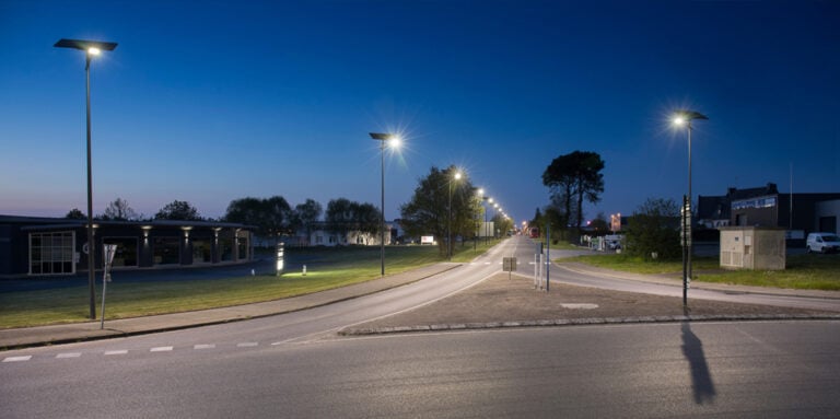 Quel Est le Meilleur Lampadaire Solaire Public Pour Votre Projet ?