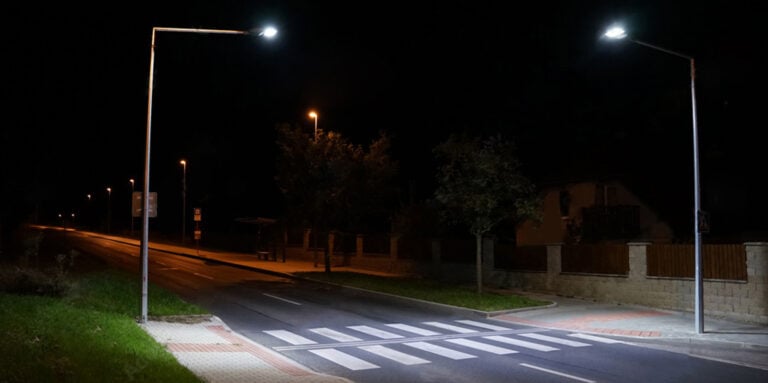 Éclairage Piéton – Utilisation De Lampadaires Pour Éclairer Les Passages Piétons