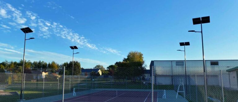Guide des lampadaires solaires LED - watts, batterie et panneau