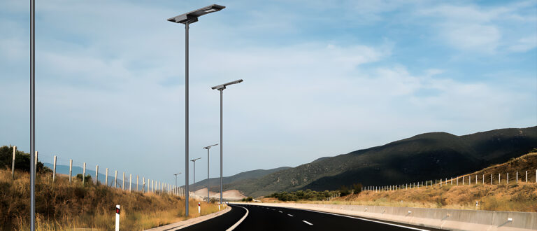 Lampadaire solaire avec détecteur de mouvement ou capteur infrarouge passif