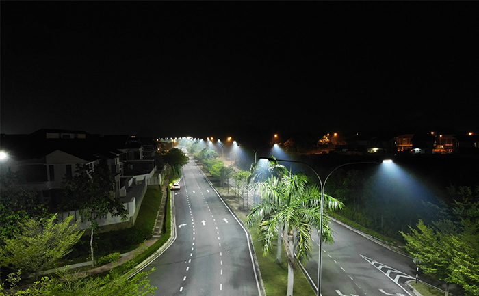 Hauteur lampadaire public sur les autoroutes et les routes principales H