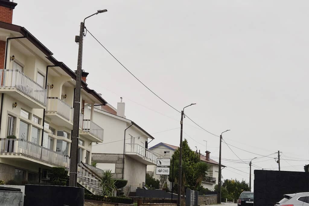 Série Falcon de lampadaires éclairage public LED pour l'éclairage des routes urbaines au Portugal-3