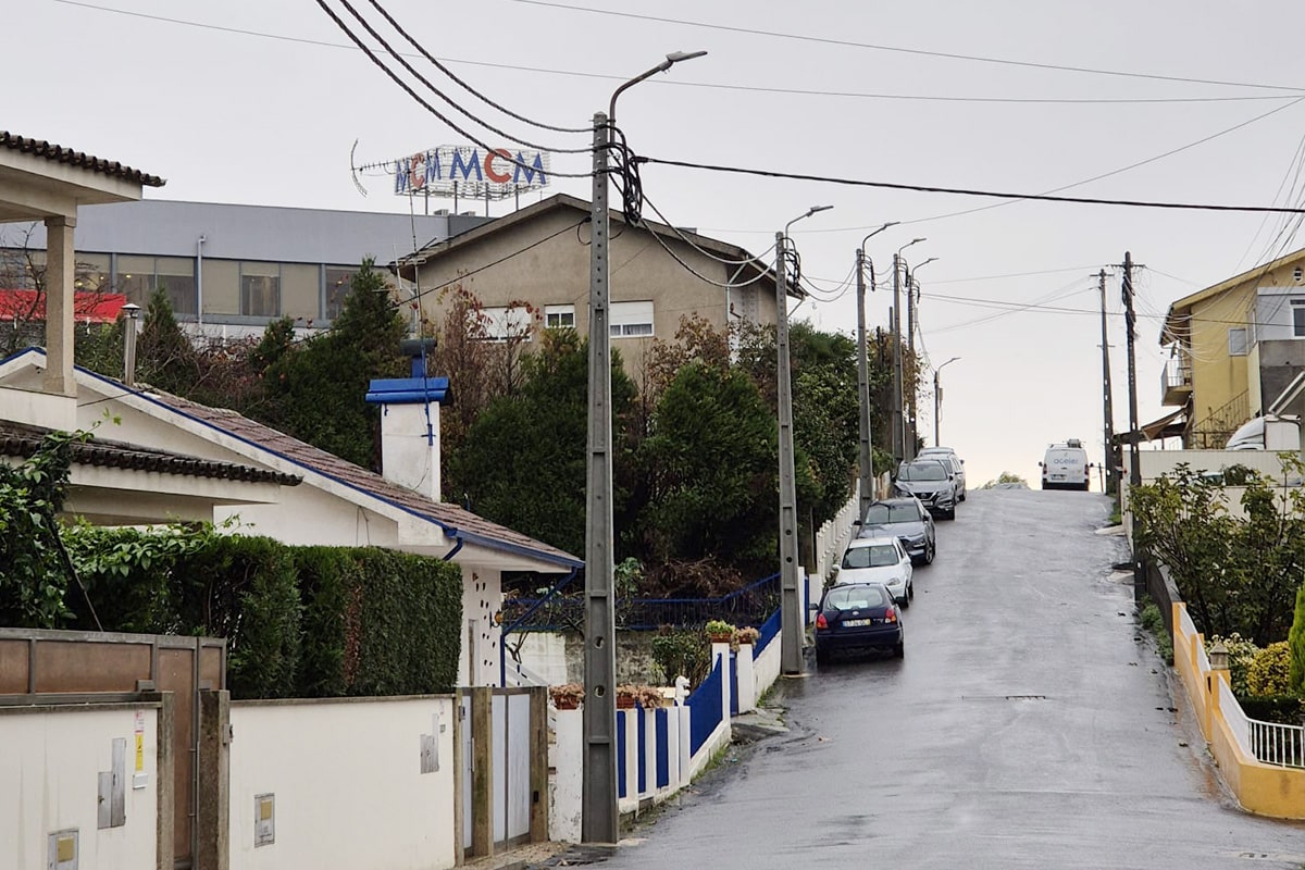 Série Falcon de lampadaires éclairage public LED pour l'éclairage des routes urbaines au Portugal-4