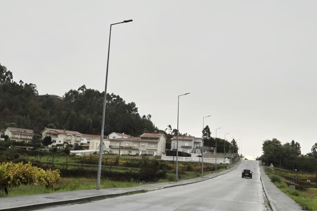 Série Falcon de lampadaires éclairage public LED pour l'éclairage des routes urbaines au Portugal-5
