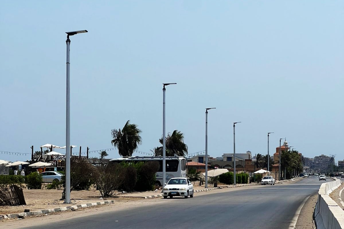 série PV5 Lampadaire solaire avec détecteur sur les routes côtières d'Égypte-4