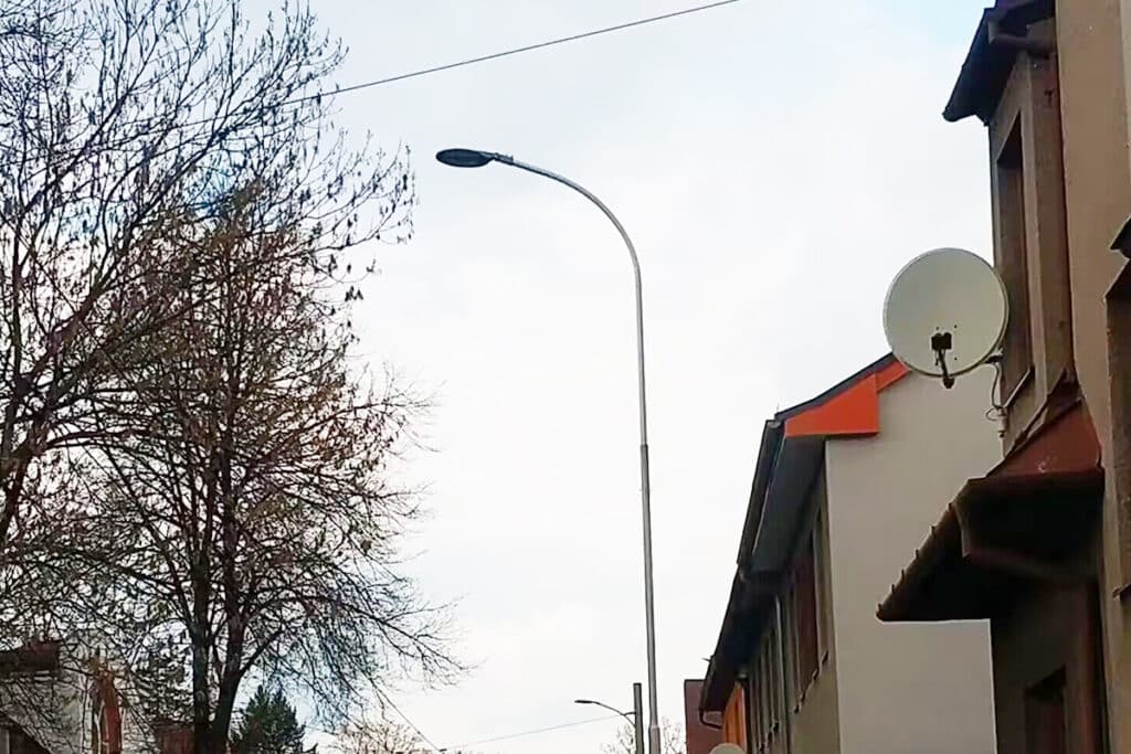 Série Halo Éclairage public résidentiel dans la vieille ville tchèque-4