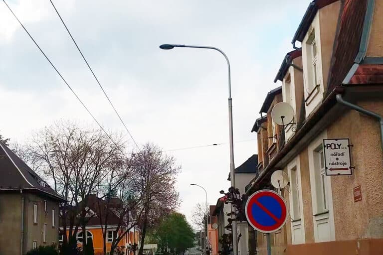 Série Halo Éclairage public résidentiel dans la vieille ville tchèque