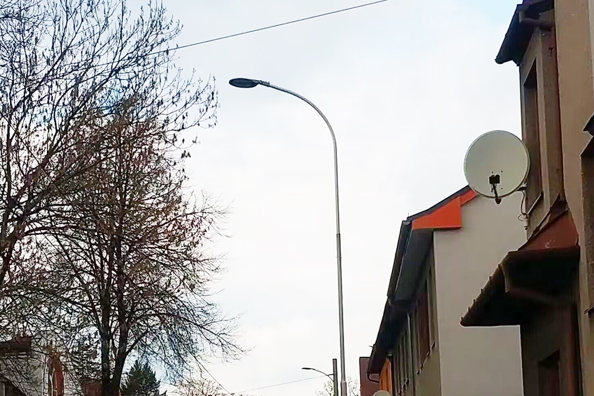 Série Halo Éclairage public résidentiel dans la vieille ville tchèque-4