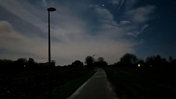 L'éclairage public est éteint la nuit