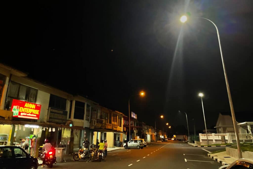 Éclairage public résidentiel à LED pour les routes communautaires en Malaisie