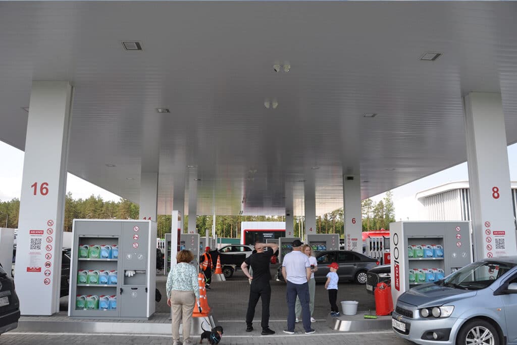 Série Primo Solution de Luminaire LED Station Service pour une aire de repos d'autoroute en Russie-3