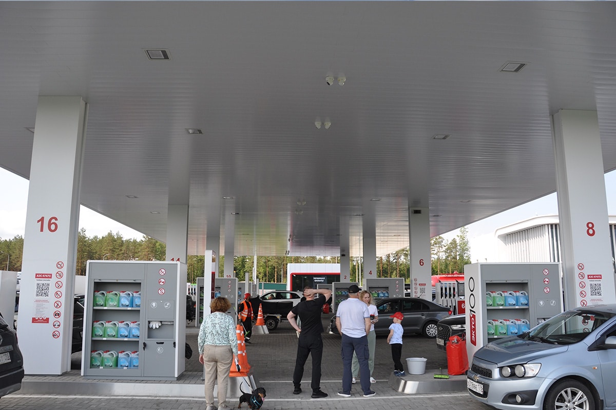 Série Primo Solution de Luminaire LED Station Service pour une aire de repos d'autoroute en Russie-3